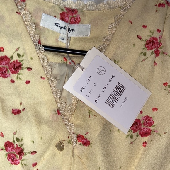 Simple retro floral blouse - Picture 2 of 5